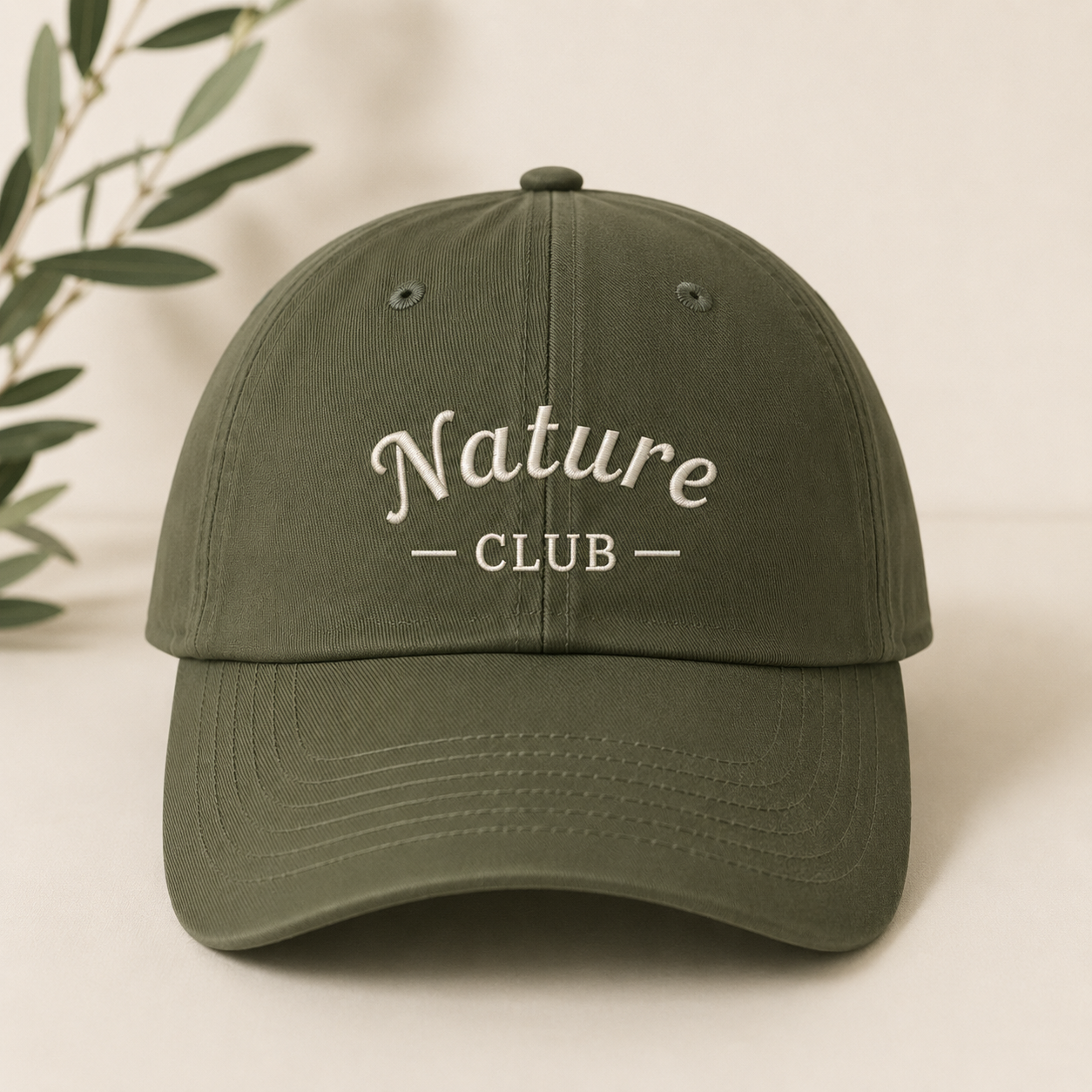 Casquette kaki personnalisée brodée Nature Club. Casquette coton personnalisable avec prénom, mot ou date. Broderie française.