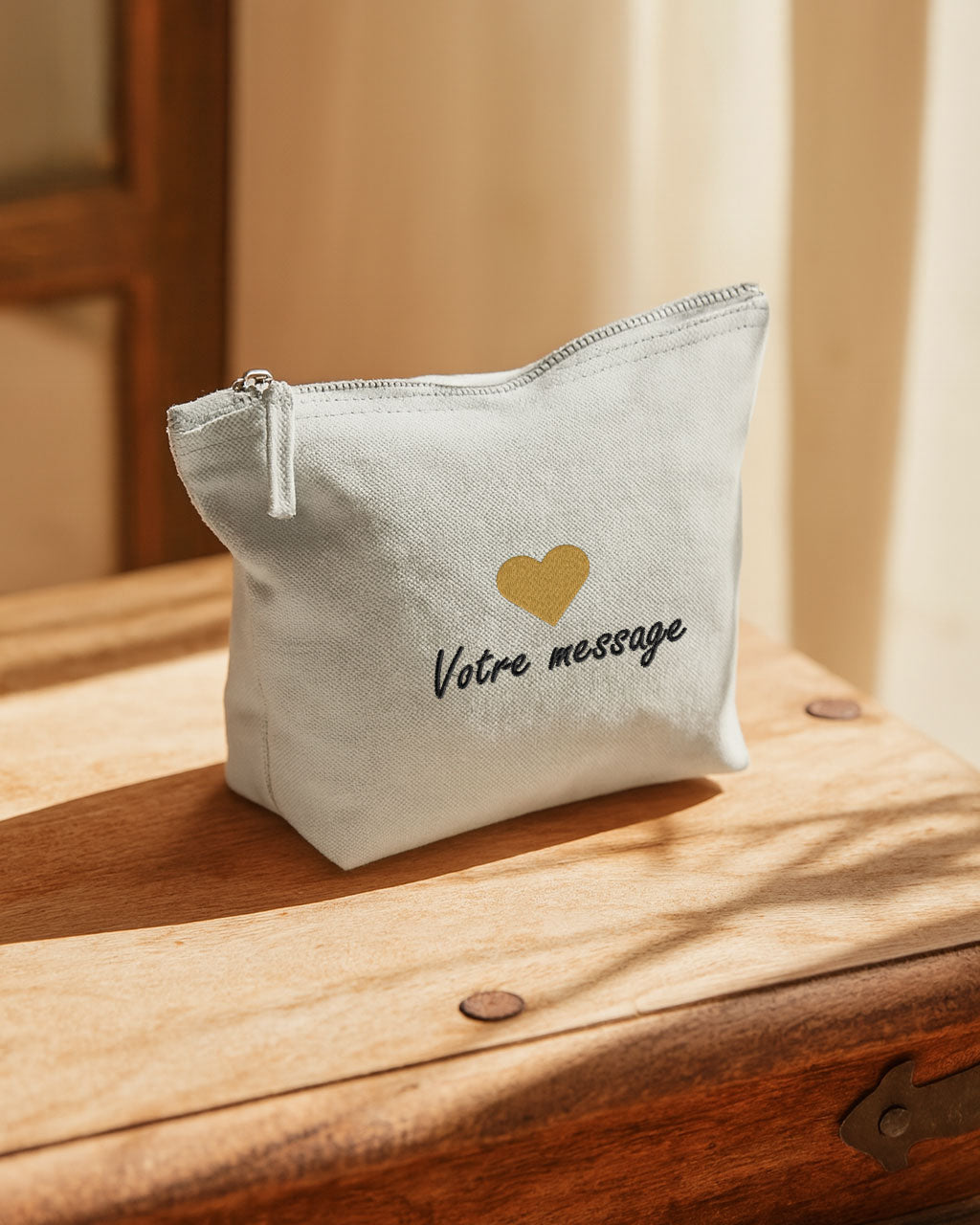 Pochette personnalisée broderie cœur doré et texte, accessoire de rangement élégant