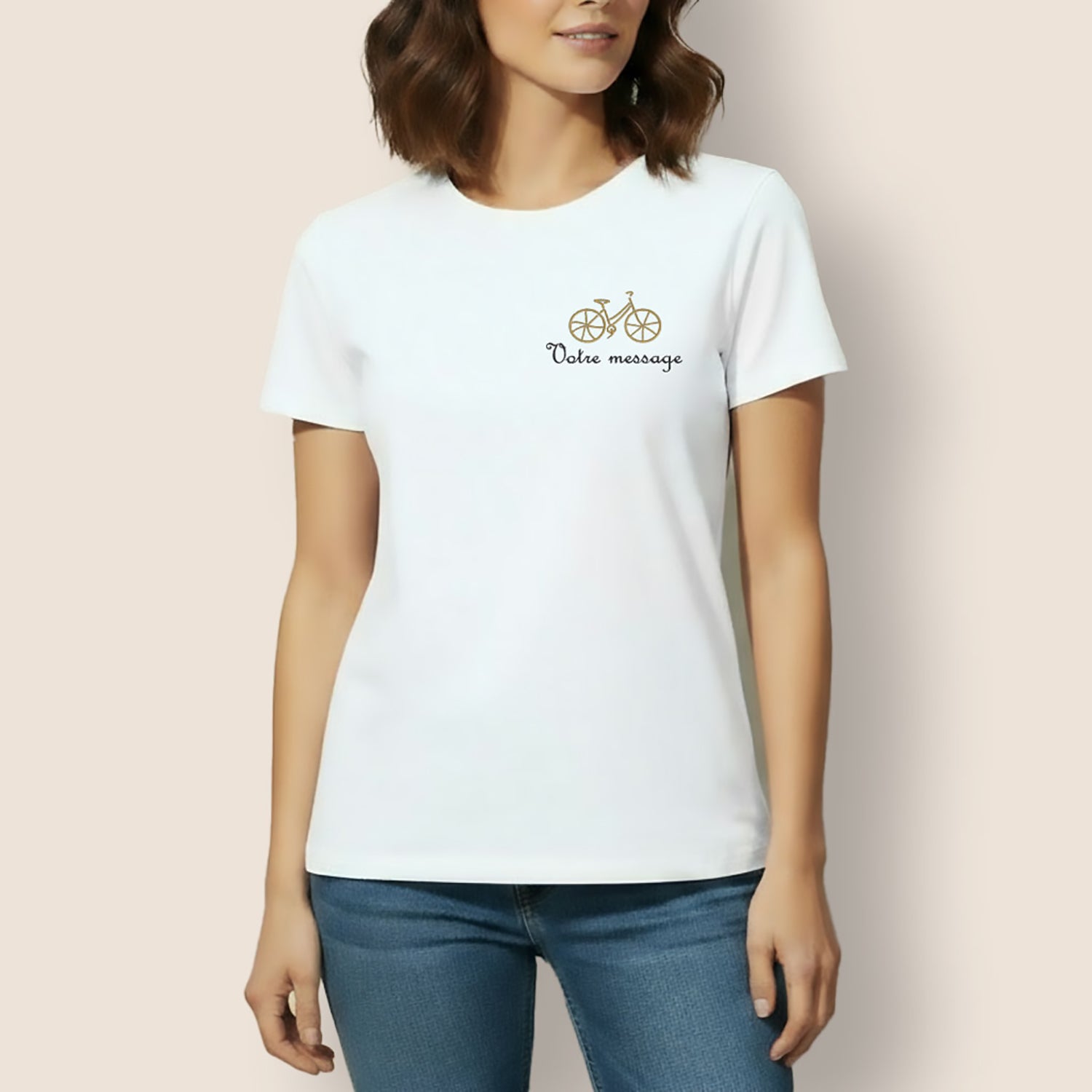 tshirt femme blanc avec broderie personnalisée vélo et texte – cadeau sur mesure