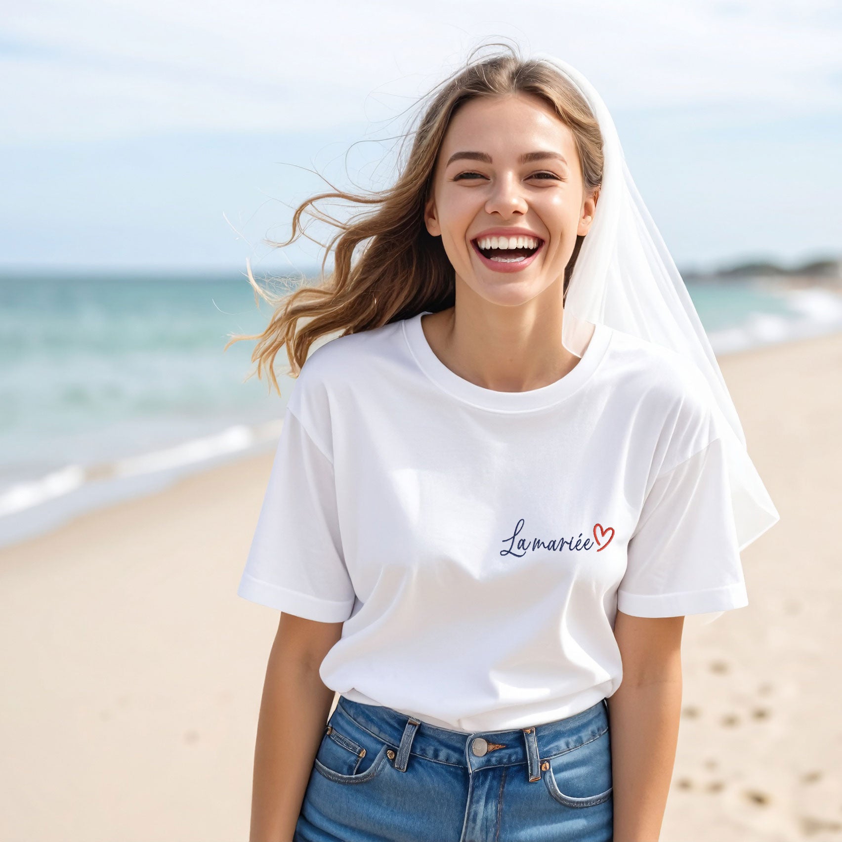 T-shirt blanc femme brodé "La mariée" avec cœur, idée cadeau mariage personnalisé