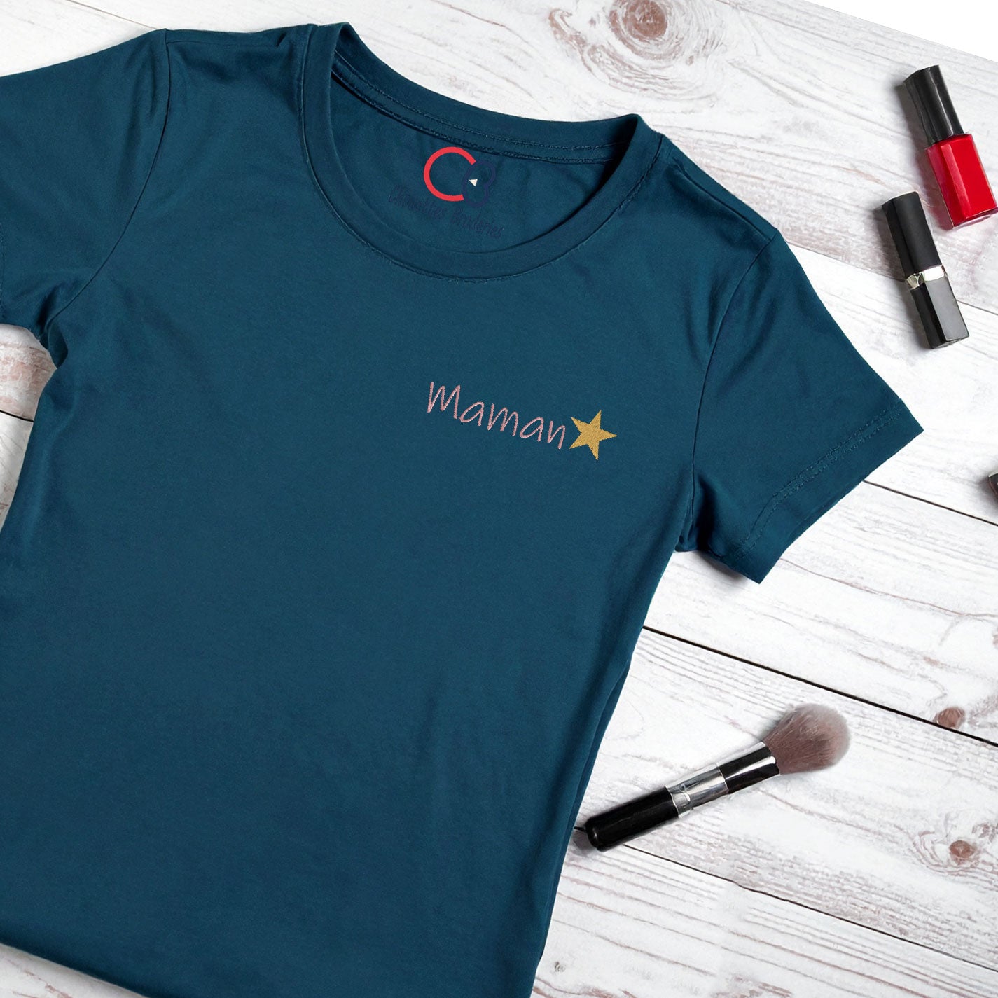 T-shirt femme bleu pétrole brodé Maman étoile – cadeau personnalisé original