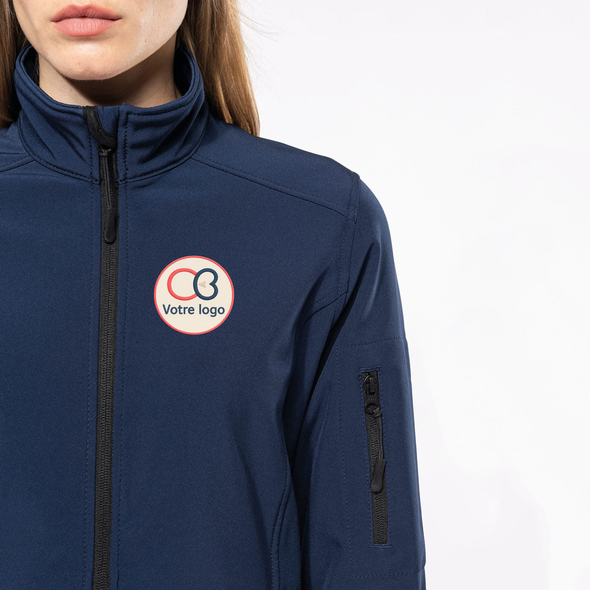 Détail de la fermeture et de la poche sur la manche de la veste K400 pour femme, parfaite pour une broderie personnalisée.