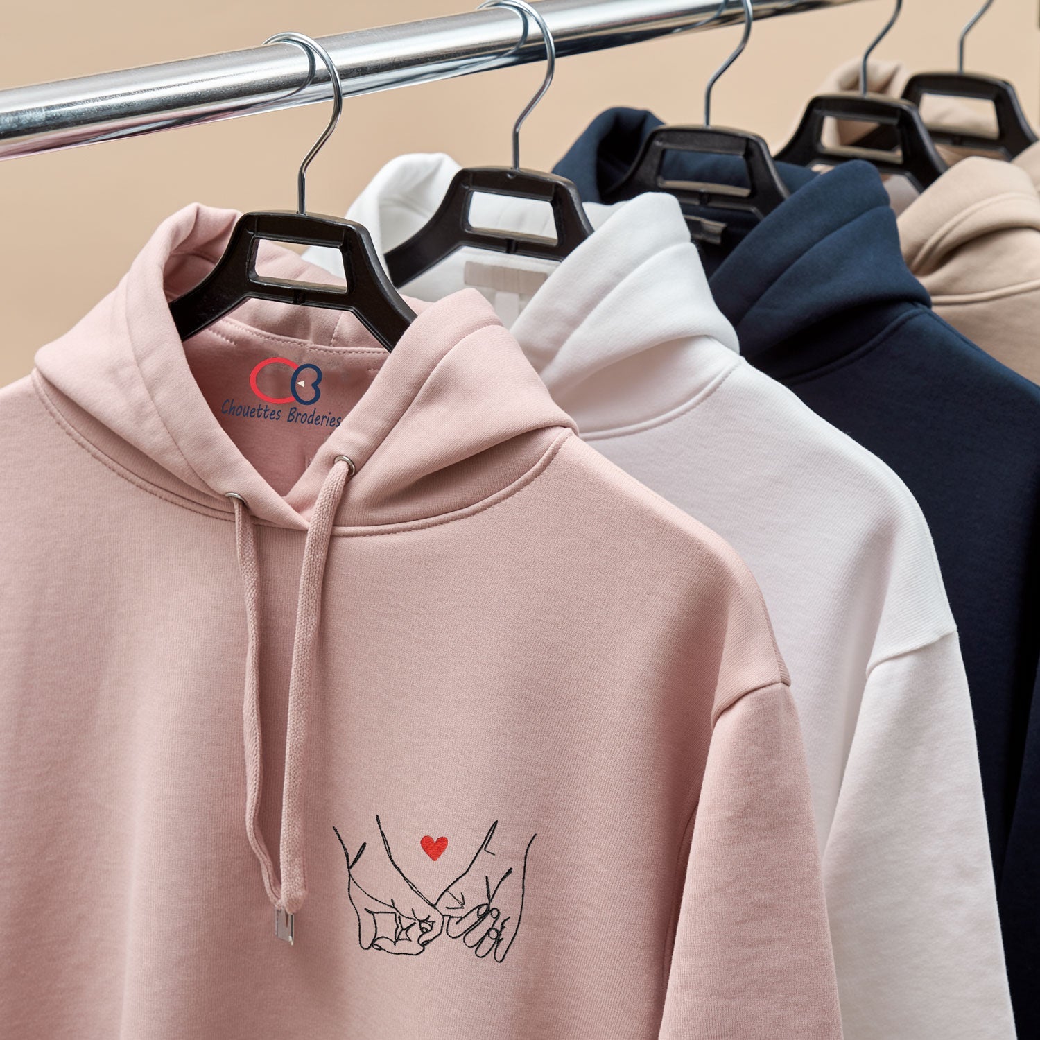 Cadeaux brodes pour la Saint Valentin avec sweats et pochettes personnalises pour couple