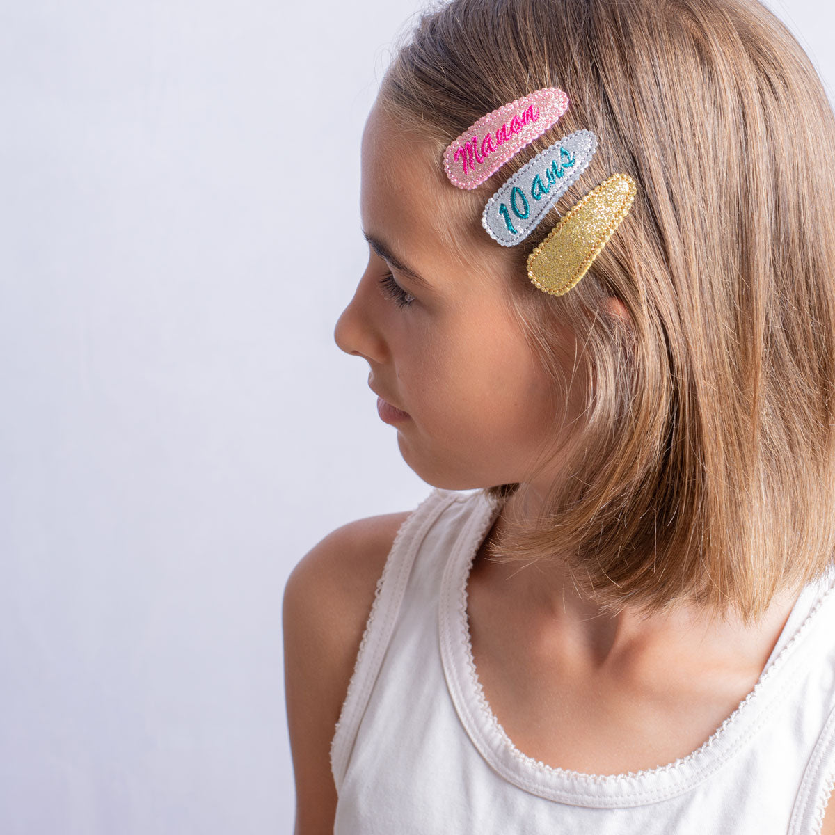 Barrettes clic clac prénom pailletées anti-glisse pour petite fille sur cheveux fins