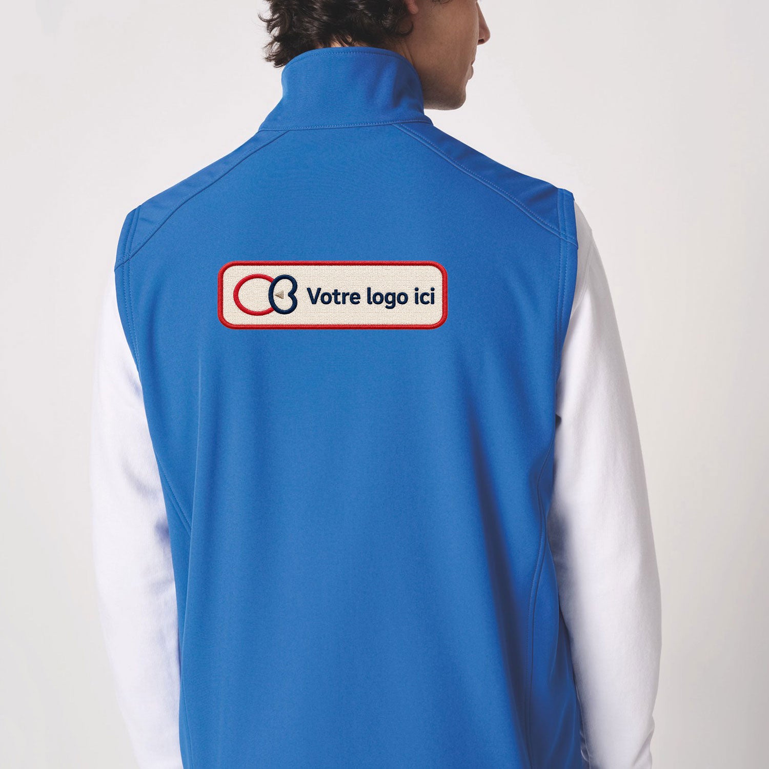 Dos d'un gilet softshell sans manches bleu roi, zone de broderie logo entreprise, réf. IB413