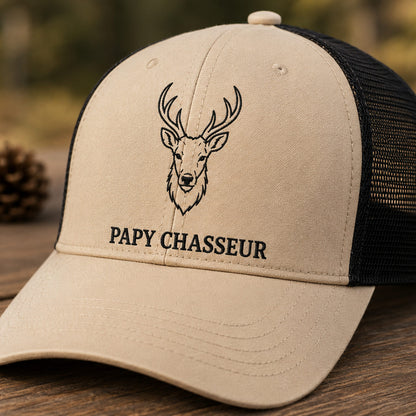 Casquette de chasse beige brodée tête de cerf personnalisée avec un prénom, cadeau chasseur
