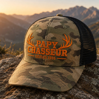 Casquette de chasse camouflage brodée Papy Chasseur en orange, personnalisable avec une année