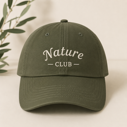 Casquette kaki personnalisée brodée Nature Club. Casquette coton personnalisable avec prénom, mot ou date. Broderie française.