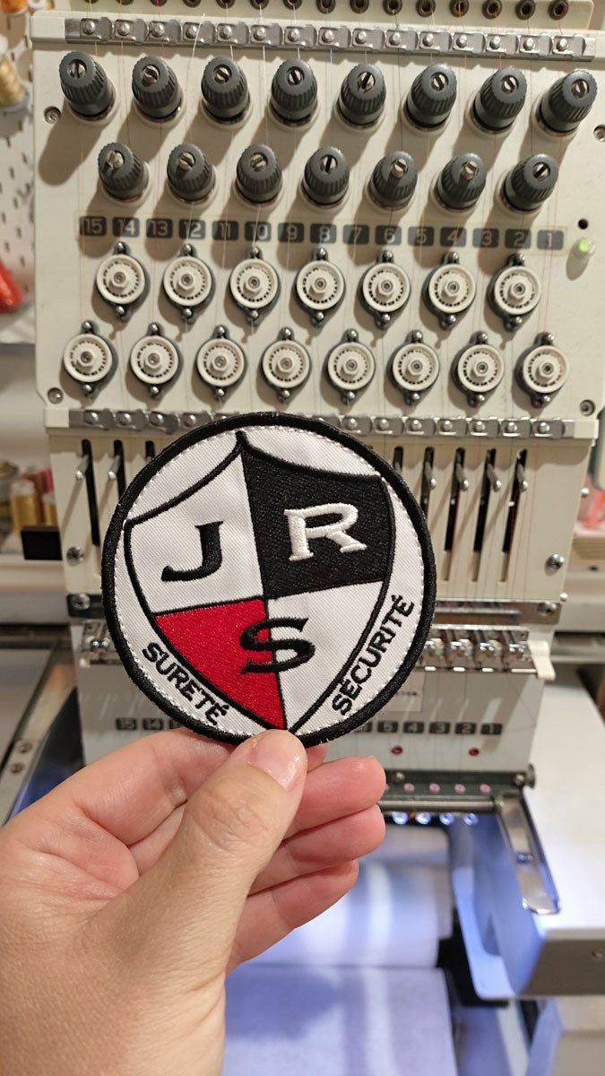 broderie d 'écussons en petite et grande série