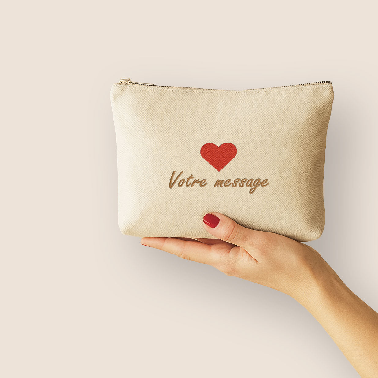 Pochette en coton brodée personnalisée avec cœur rouge et message, idée cadeau originale