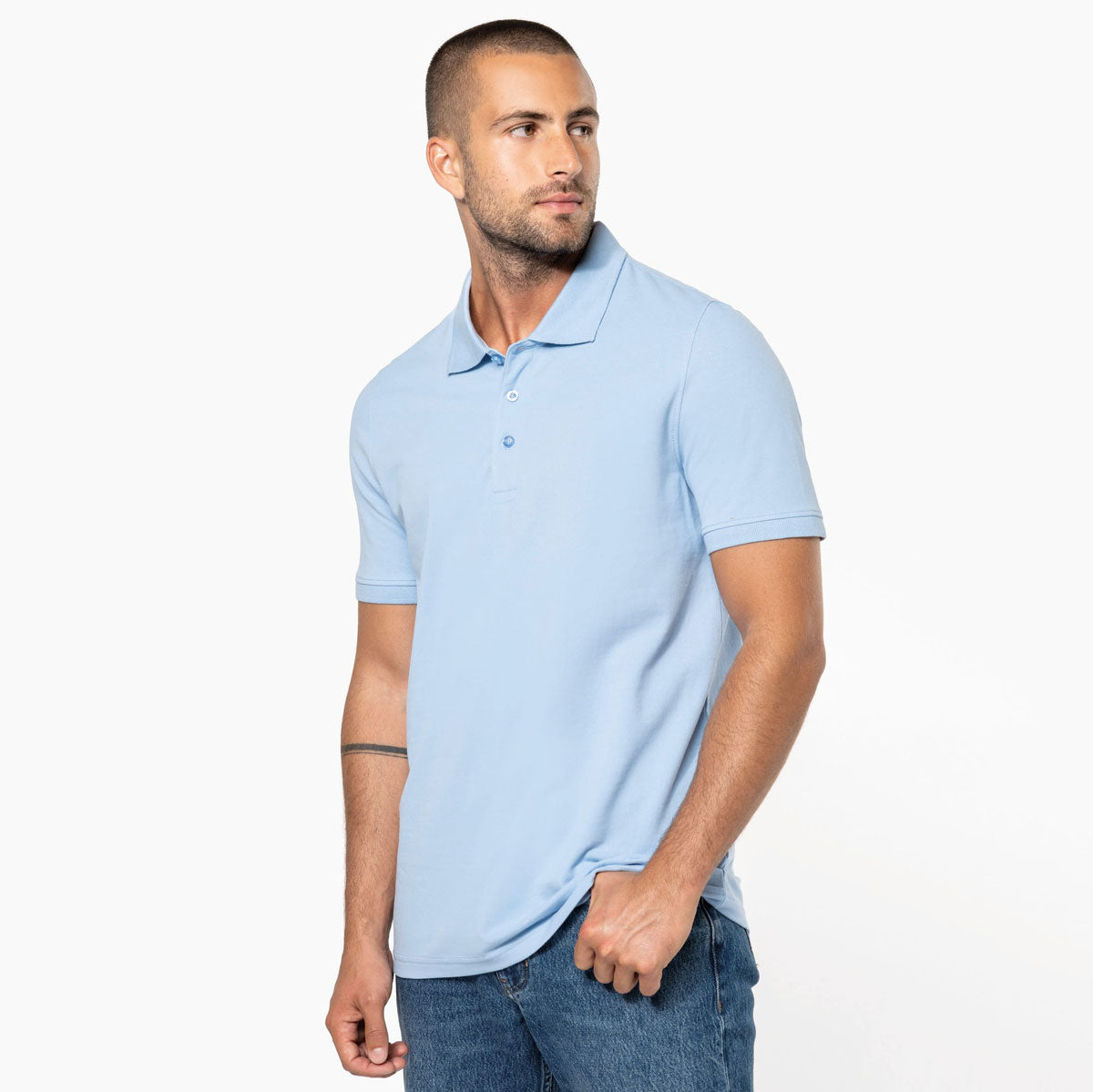 Polo Kariban K254 homme – modèle porté – broderie logo entreprise possible