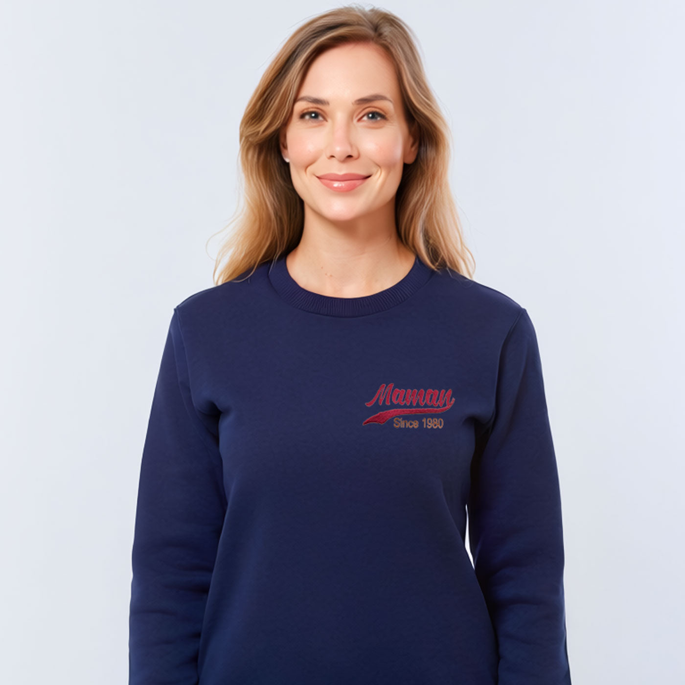 sweat femme bleu marine porte avec broderie maman since 1980 idee cadeau fete des meres broderie personnalisee
