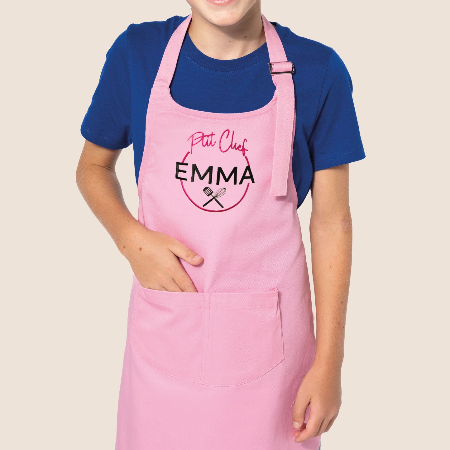 Tablier enfant rose brodé P'tit Chef personnalisé au prénom 