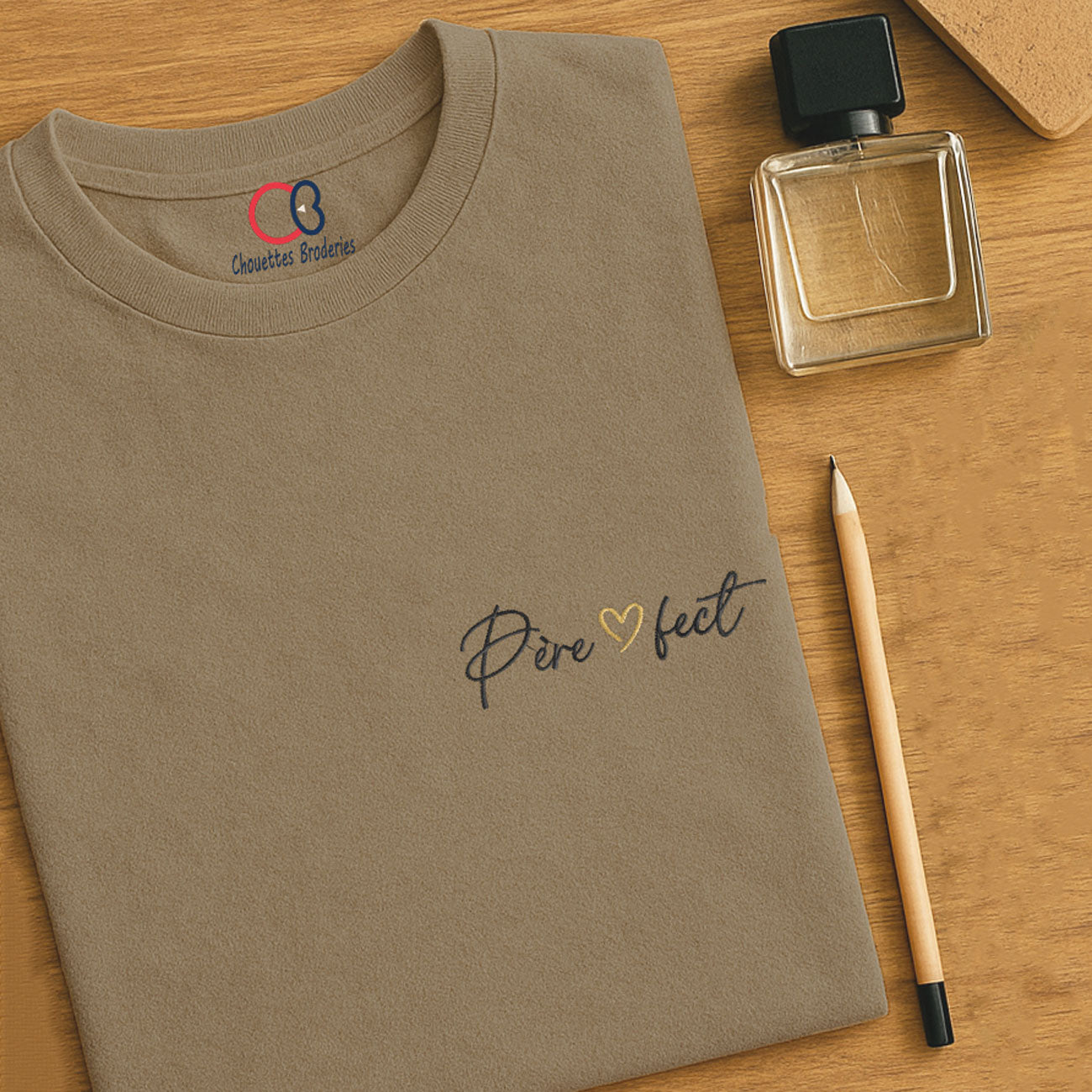T-shirt beige brodé Père-fect avec cœur – idée cadeau papa personnalisé
