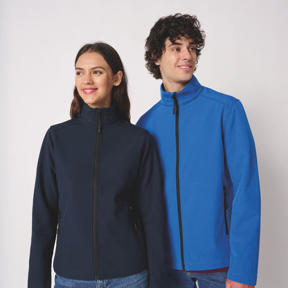 Femme et homme en vestes softshell brodées bleu marine et bleu roi, tenue d'équipe personnalisée IB411